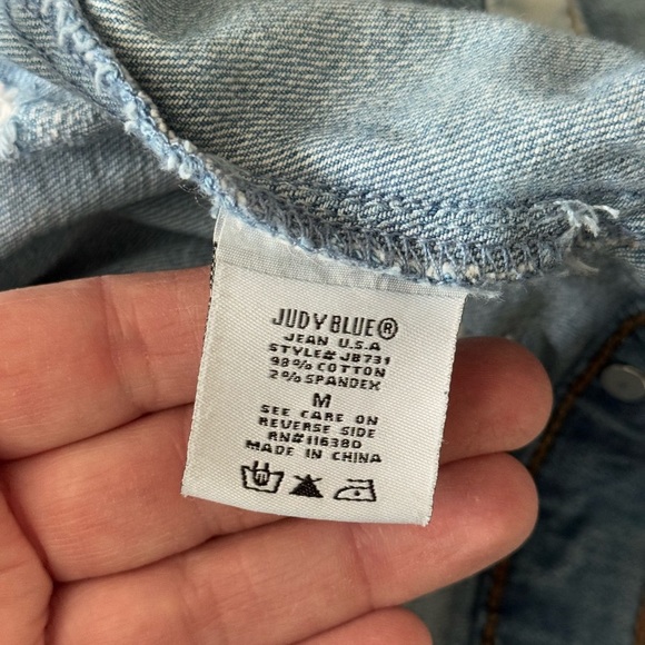 Judy Blue Distressed Denim Jacket Size Medium - Picture 8 of 9